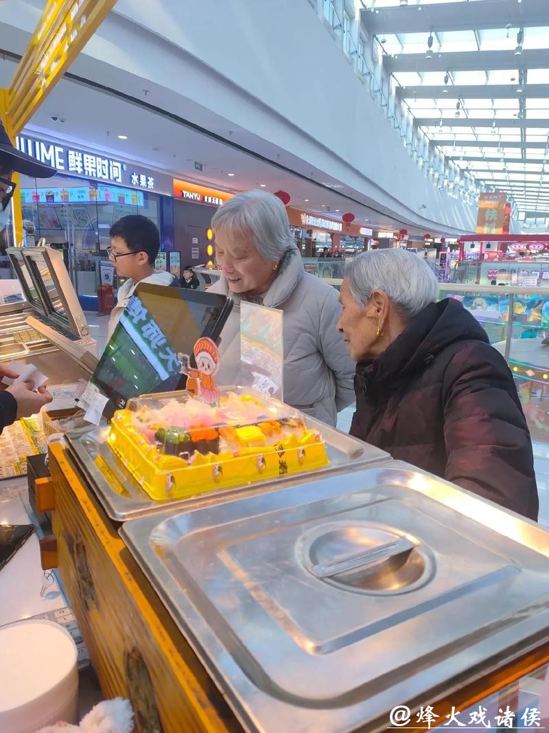 一线调查：银发族真的只逛街不消费？