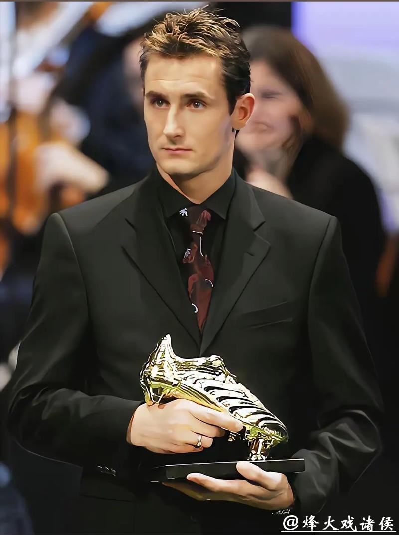 德媒:克洛泽将加盟拜仁教练组 担任助理教练 德媒:克洛泽将加盟拜仁教练组 担任助理教练